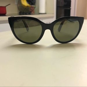 Woman’s Serengeti Sunglasses